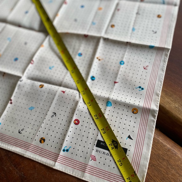 BURBERRY HANDKERCHIEF BEACH EDITION - Picture 3 of 5